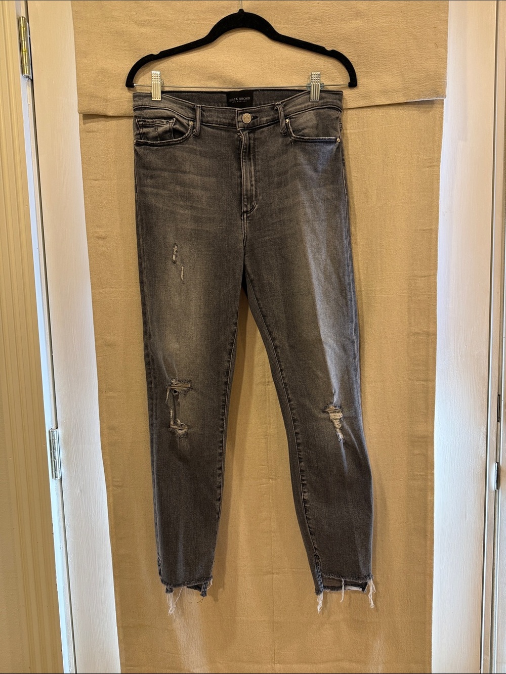 Black Orchid Denim Women's Gray Distressed Skinny Jeans cropped